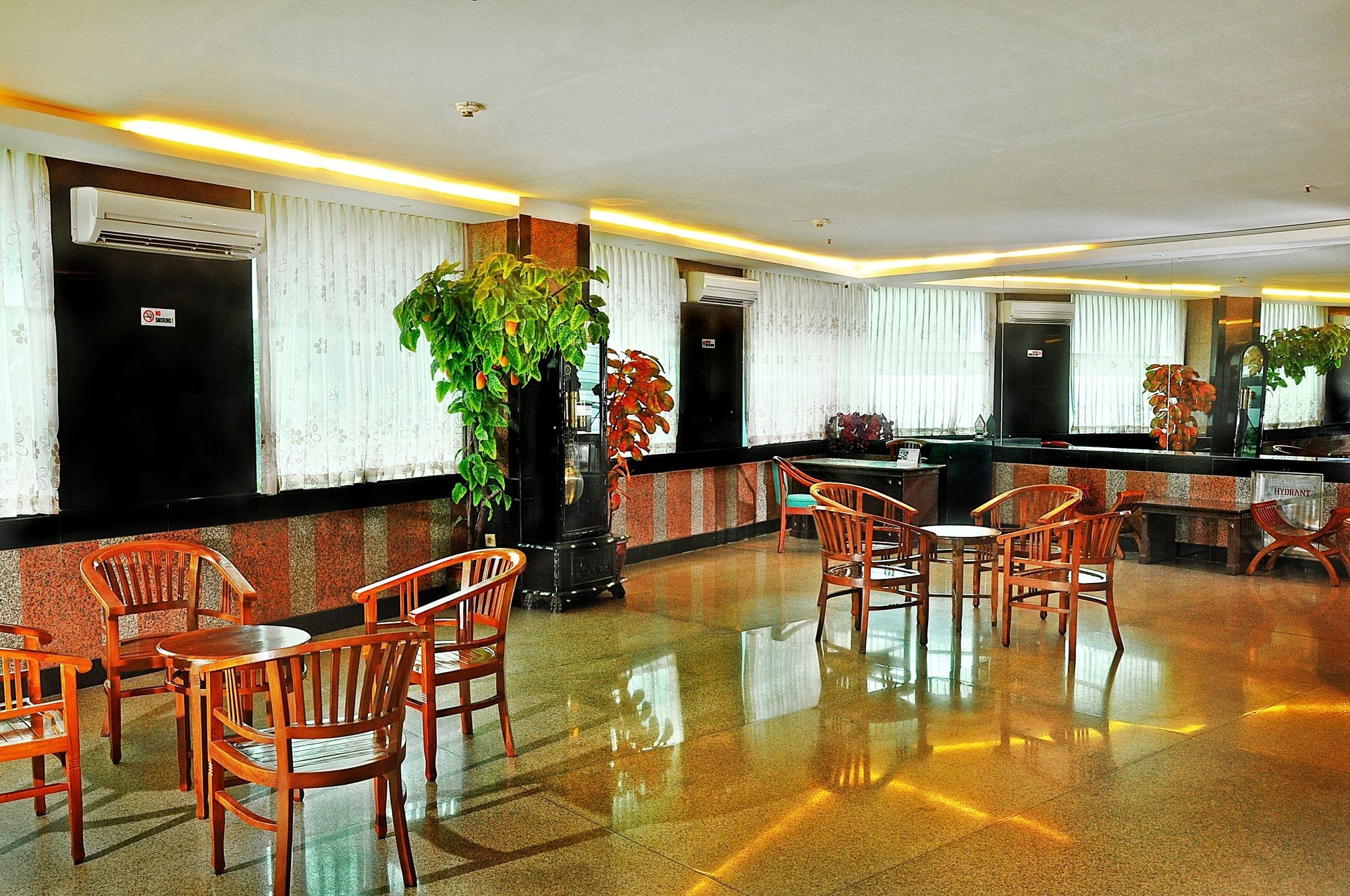 Plaza Hotel Harco Mangga Dua Jakarta Exterior foto
